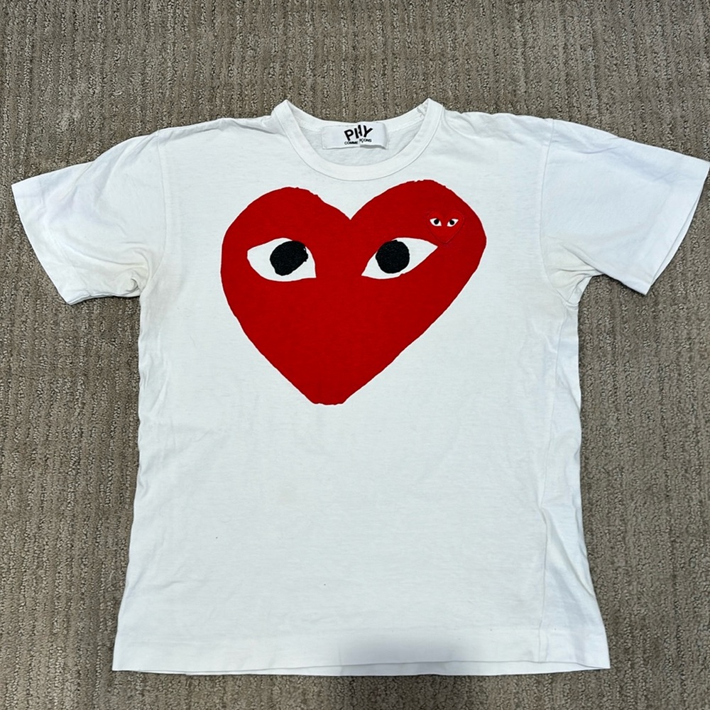 COMME des GARCON PLAY Red Heart T-Shirt.